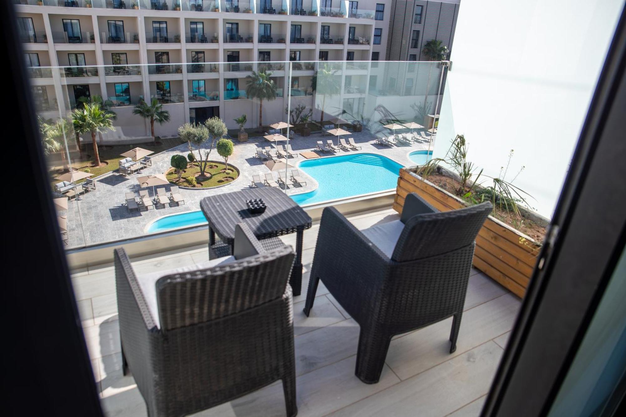 Dominium Palace Agadir Bagian luar foto Balcony of a hotel room