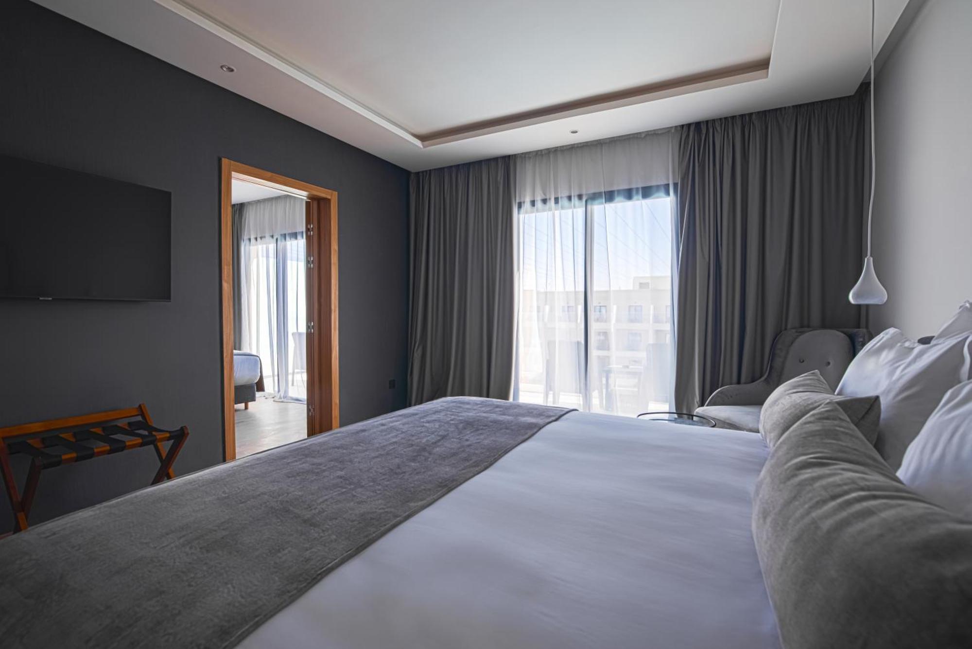 Dominium Palace Agadir Bagian luar foto A bedroom in the hotel