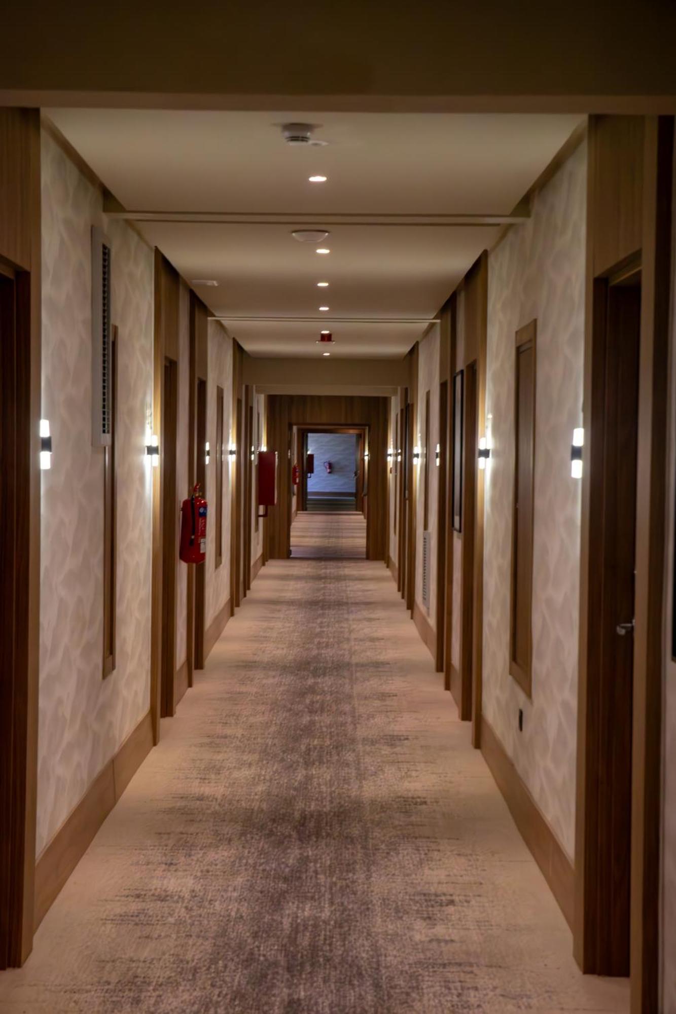 Dominium Palace Agadir Bagian luar foto A corridor in a hotel